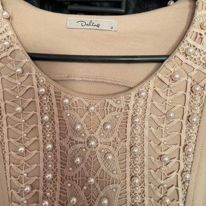 Never worn classy neutral dress with pearl detaining. Size small fits like a 6.